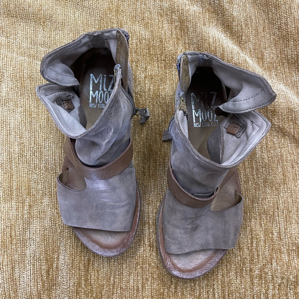 Miz Mooz inside zip, open toe, size EU 37,
Leather sandal